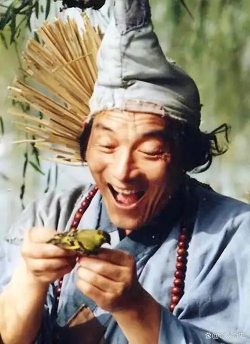 爱笑的"活济公"游本昌,拍戏时遇两件奇事,如今依然活跃