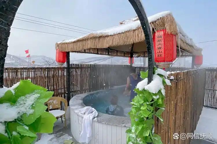 李官出口15分钟车程的大连瓦房店市许托良温泉乡村温泉冬天温泉村