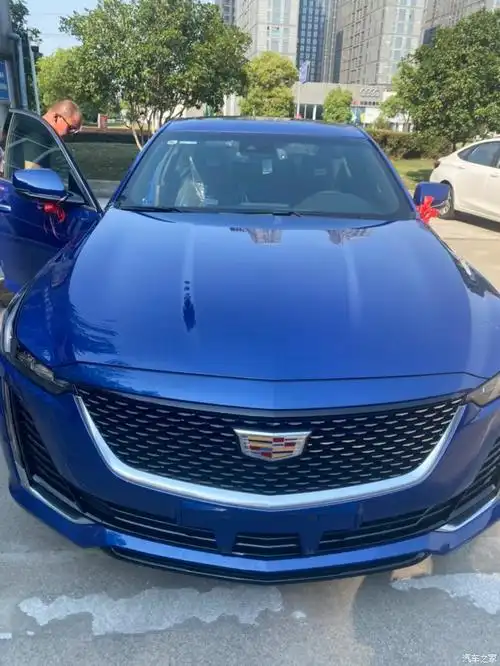凯迪拉克豪华蓝色ct5提回家