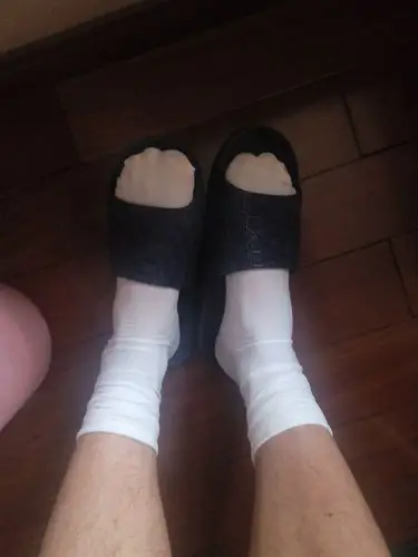 我想给老公买白袜搭配休闲皮鞋,谁有自己的效果图发一张