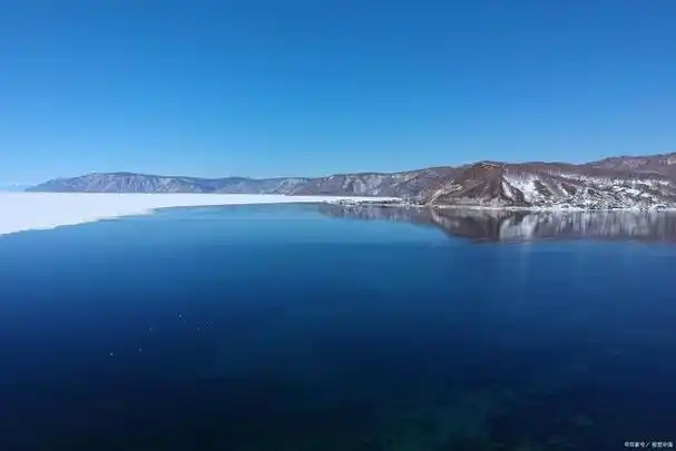 贝加尔湖位于东西伯利亚南部,是世界上容量最大,最深的淡水湖,位于