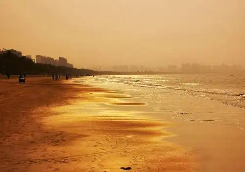 2019年3月拍于海南三亚海边金色沙滩留下美景.