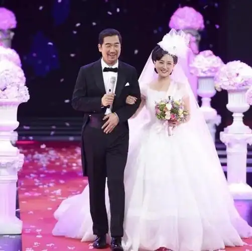 张国立邓婕重温婚礼,两人风采依旧,甜蜜指数爆表!