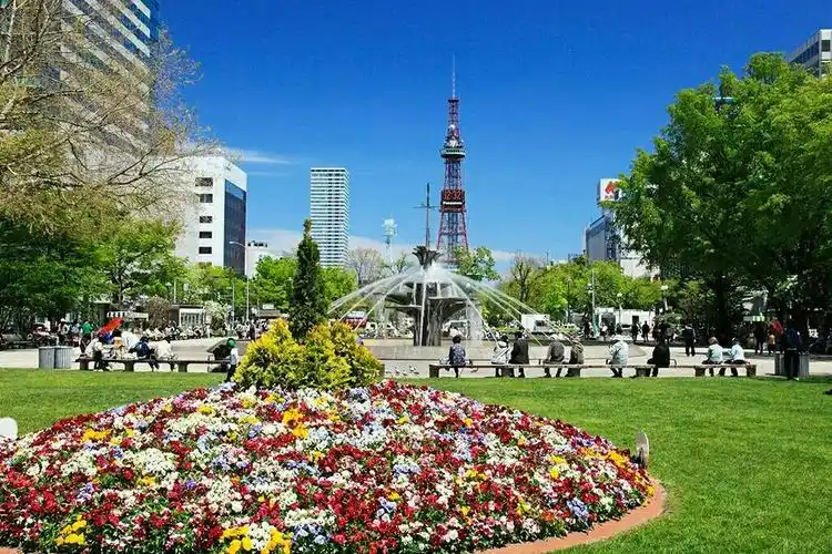 【携程攻略】札幌大通公园景点,位于札幌市中心的大通公园被称为"札幌