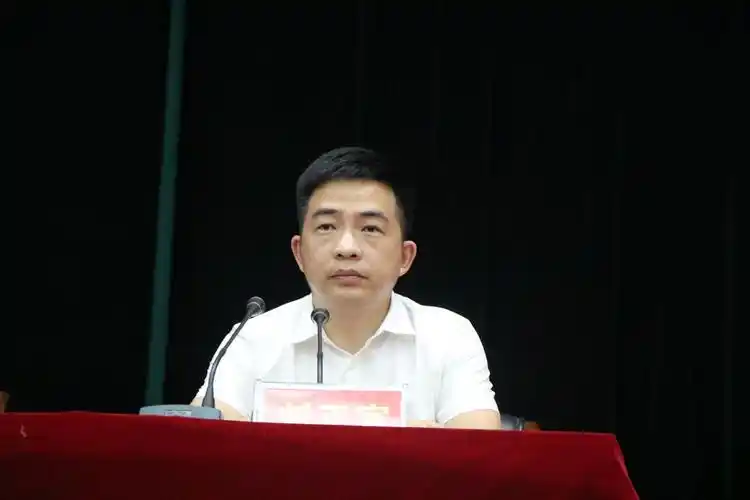 帅孟奇中学召开2022年上学期期中总结大会