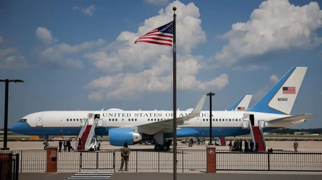 美副总统乘坐出访又因技术故障返航的空军二号什么来头美军事网站揭秘