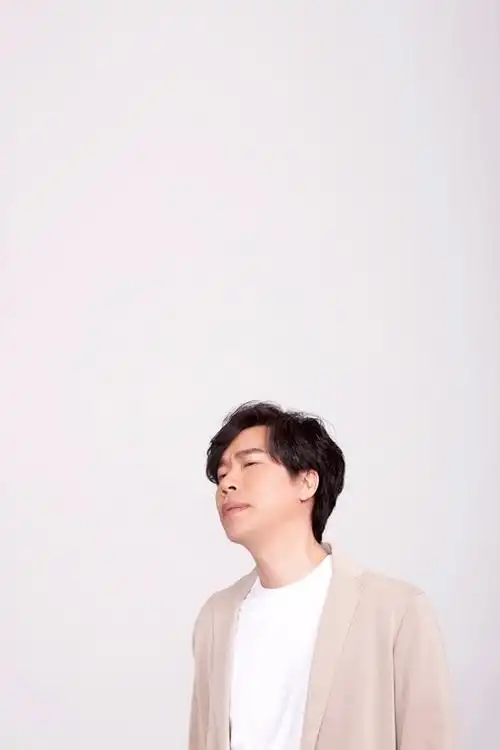 卢庚戌杂志时尚大片曝光 执导电影《一生有你》筹备四年即将上映