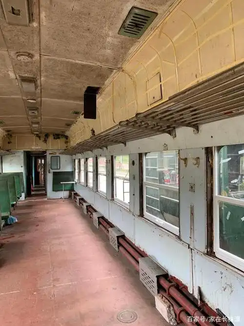 随着高铁的快速发展,那些尘封在记忆里的绿皮火车,你还记得吗?