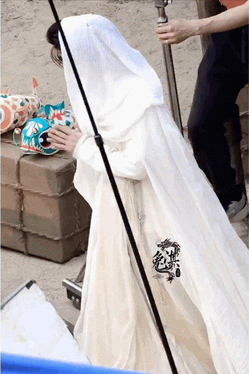 23娱乐速递:赵丽颖檀健次成毅王一博张艺兴热巴吴磊鹿晗刘亦菲_珠宝