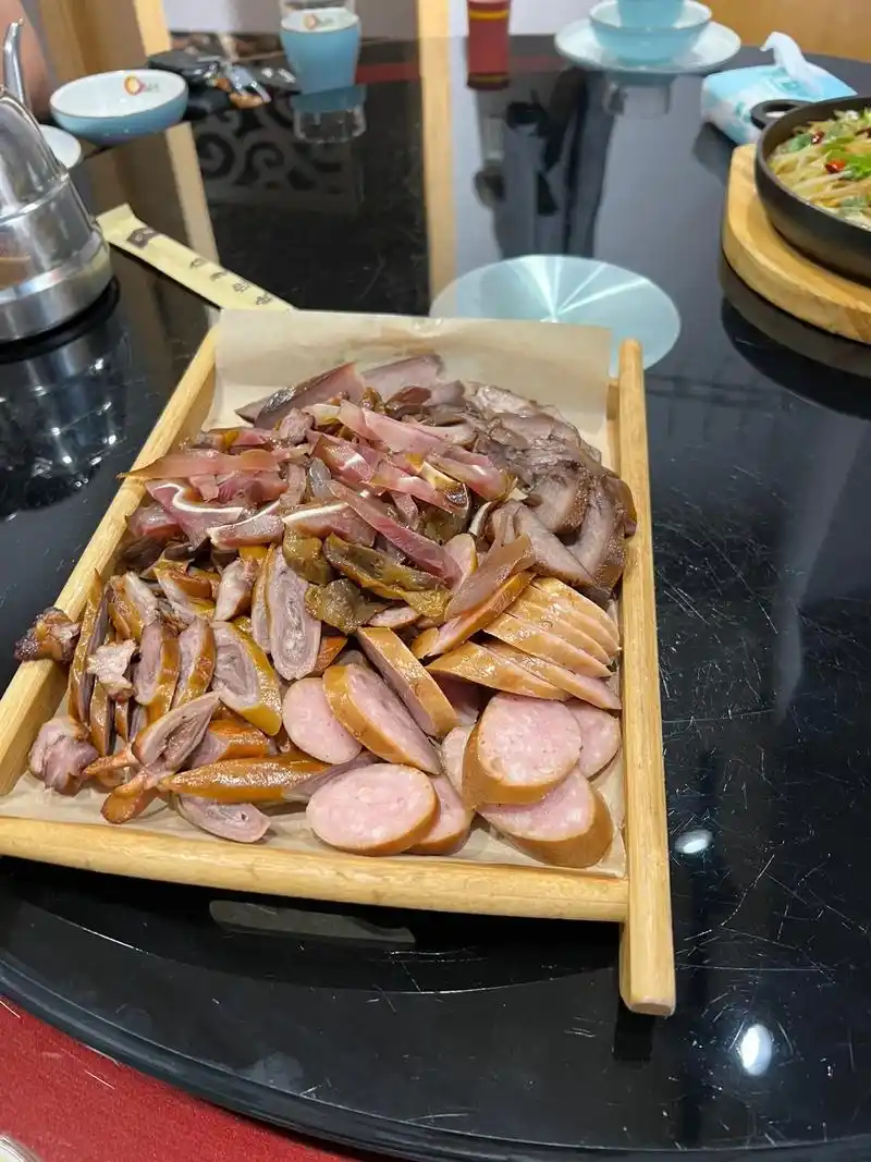 今日伙食.老板娘首推熟食拼盘,小朋友菜系开背虾,广受好评糖醋 - 抖音