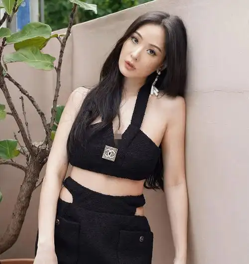 台湾第一名媛孙芸芸庆生照曝光母女同框似姐妹44岁依旧靓丽