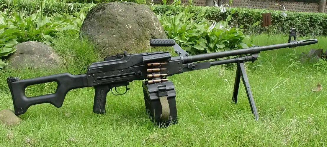 轻机枪|国产新轻机枪:100发供弹,火力凶猛,颜值够高调! 步枪|射击