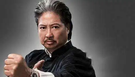 香港著名演员,是20世纪80年代香港影坛的"大哥大","杂家小子".