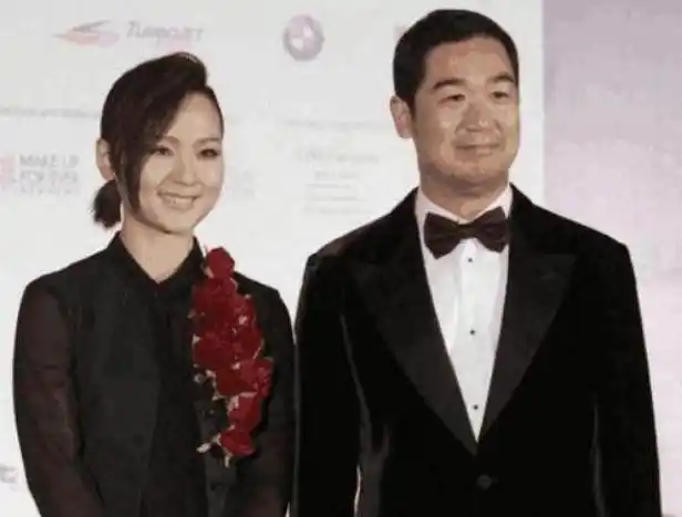 张国立一生一儿三女,虽然3个女儿个个长脸,可唯一儿子一言难尽