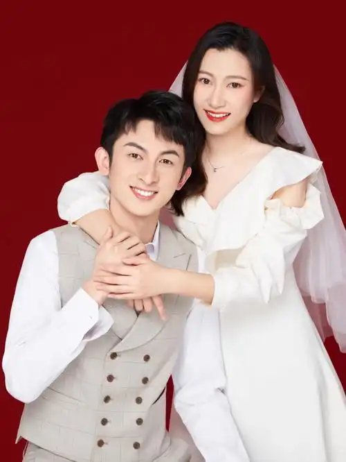 海马体结婚四宫格官宣照