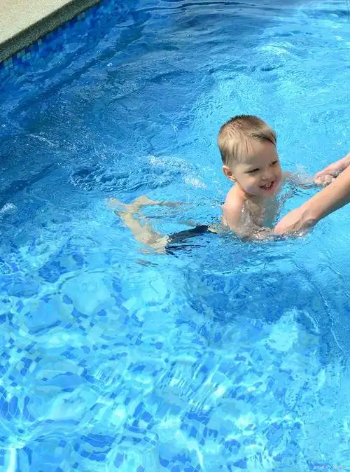 宝宝游泳有哪些好处呢?