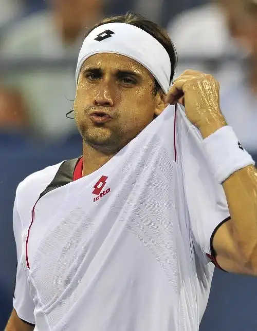 图文:费雷尔苦战告负无缘美网八强 长出一口气