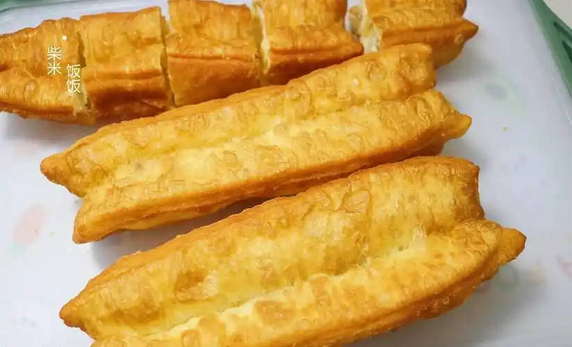 炸油条很简单,普通面粉就可以做,外酥里软,比买的好吃_生活_面团_整理