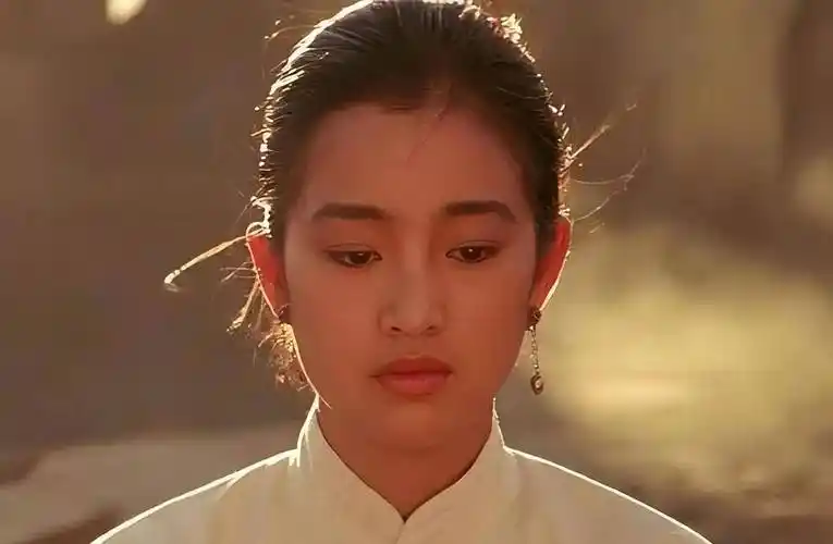 倪萍的一生也是颇为坎坷,陈凯歌抛弃倪萍,转投更年轻的陈红.