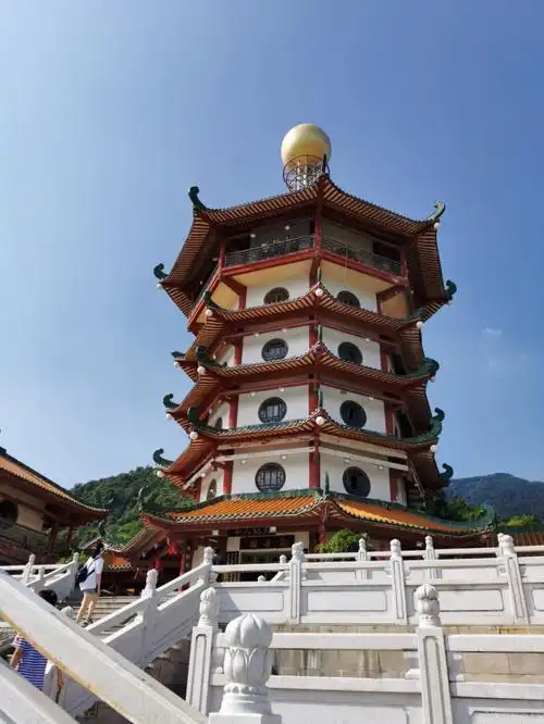 游玩七星岩之后来到将军山上俯瞰肇庆城市风景,偶遇小昆虫!