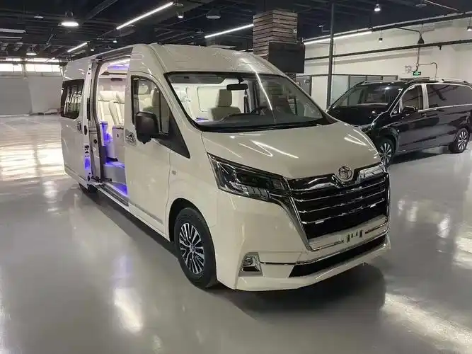 进口丰田海狮改装现车到店实拍