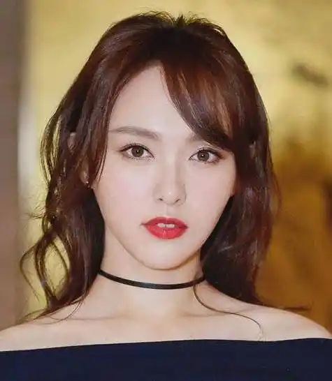 明明就是靠傻白甜大火的啊_唐嫣_刘海_身材