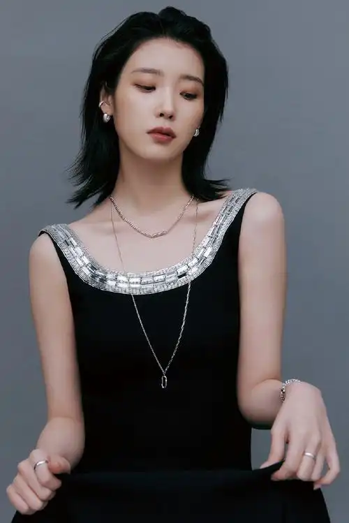 iu超话饭修图 无水印    iu x j.estina  unis collection 9p    cr.
