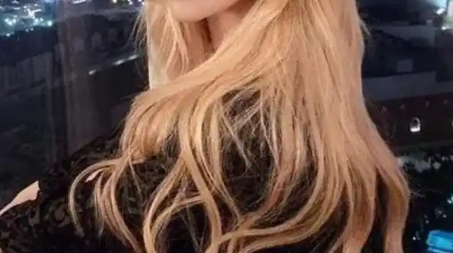 混合性头发是兼具干性和油性的优点,混合性发根一般比较油腻,但发梢