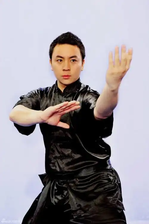 释小龙5岁称霸亚洲影视,如今怎么样了①