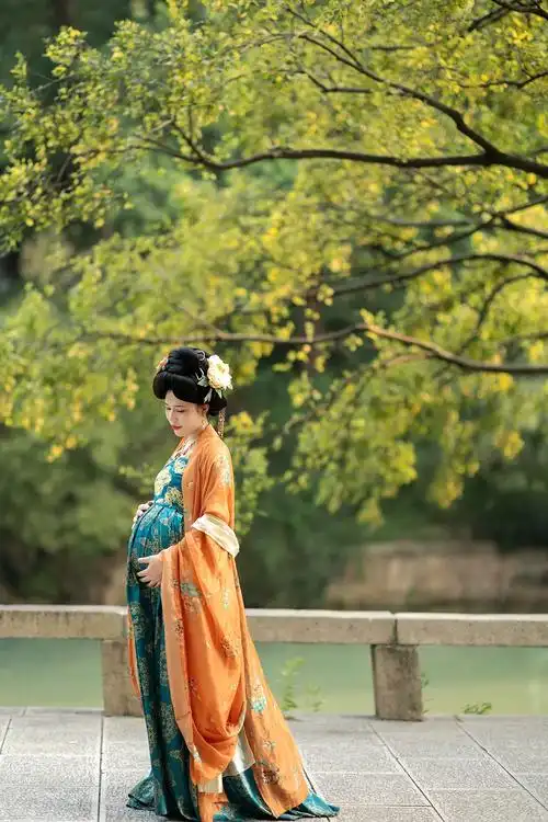 啊啊啊我家客人太美啦 #汉服孕妇照 #汉服 #国风古韵 #古 - 抖音