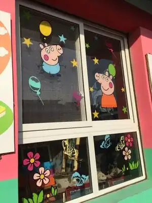 幼儿园小猪佩奇玻璃窗贴实拍,美美哒!