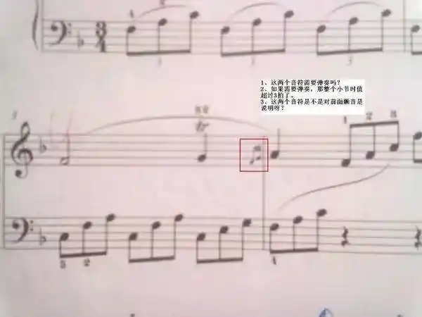 颤音在记谱中的记号是tr,有一点是固定的——颤音记号标在什么音上