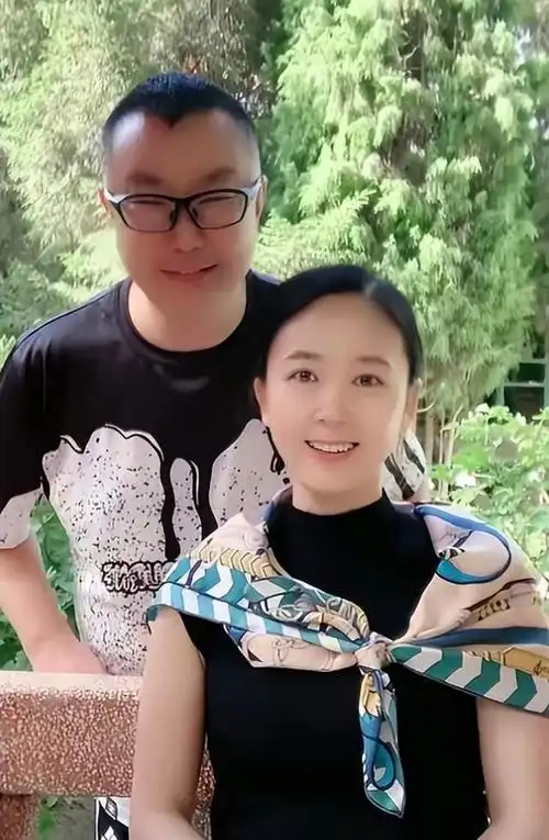 11月29日,歌手尹相杰的老婆郭永美在社交平台上晒出一则聚会视频,引发