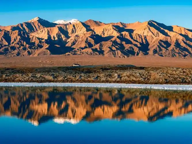 素材:倒影(图片来源:摄图网)我们生活中常常都会看见水面上的倒影而摄