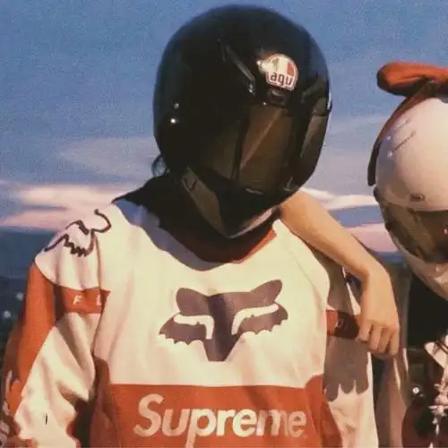 关键词:机车 头盔