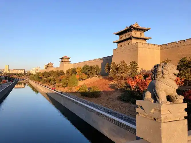 《尽在金秋晋美时:大同古城墙晨曲》