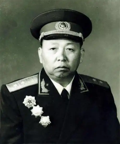 他的部下出了三位上将,为何仅被授予中将军衔