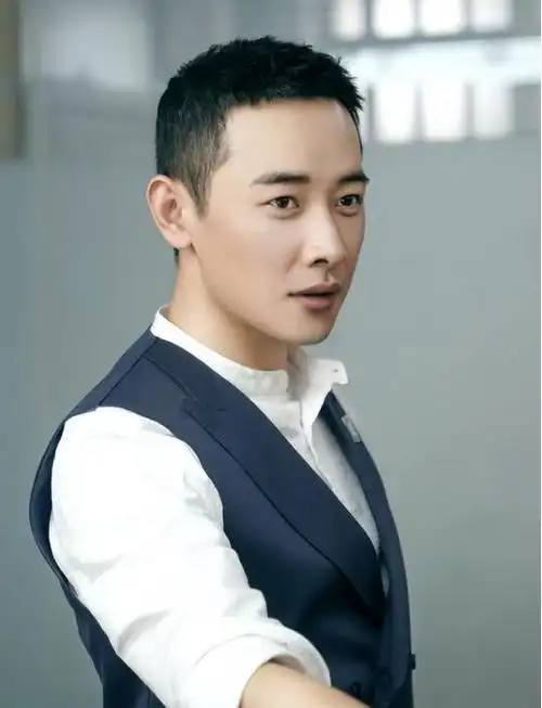 《x 女特工》《克拉恋人》……细心的朋友能瞧出来,这些剧里跟罗晋搭