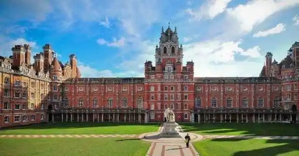 据了解,日前,武昌工学院的大四学生安磐与武汉工程大学的女友同获澳洲