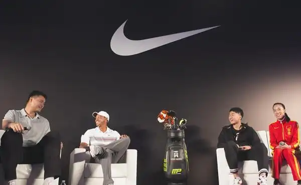 姚明不是nike旗下球员签约过哪个球鞋品牌可惜没啥市场