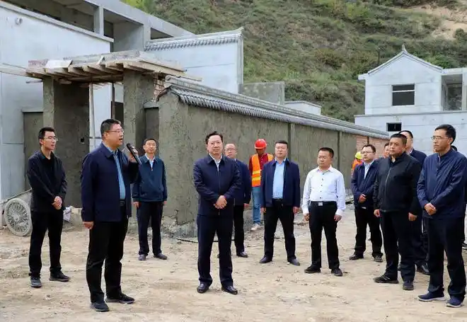 王志成主持召开武山县生态及地质灾害避险搬迁现场推进会