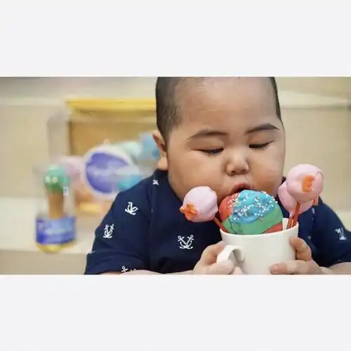 tatan脚拿蛋电脑高清壁纸