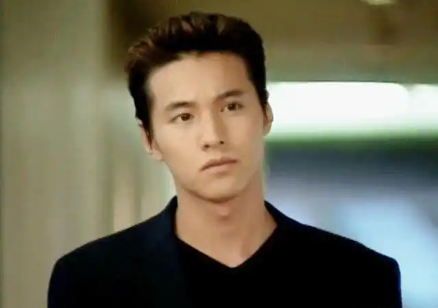 当年参演的《蓝色生死恋》,当时在亚洲可以说是一部极为轰动的电视剧