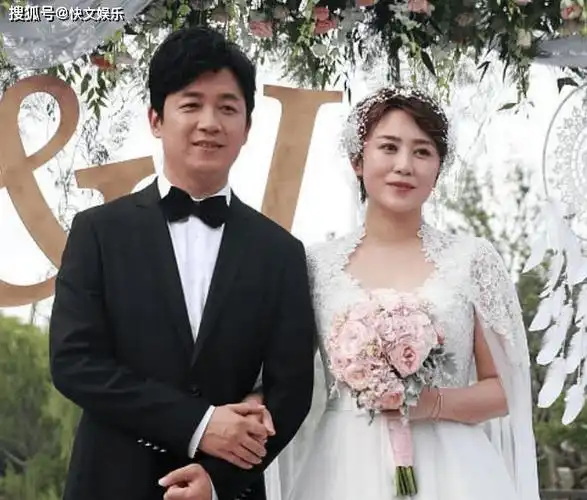据悉,马丽的老公许文赫,也是圈内小鲜肉,出生于1993年,比马丽足足小了