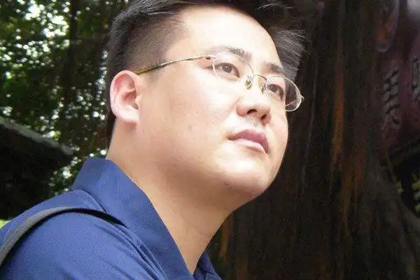 北京大佬闫京个人资料房地产里的横子连向佬都被他欺负