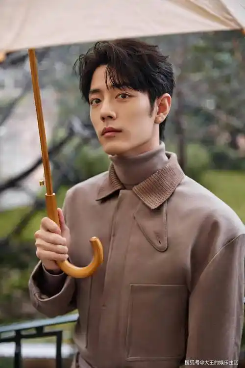 肖战第二套看秀造型太大胆,粉丝直呼:看了"流鼻血"_高定_米兰_品牌