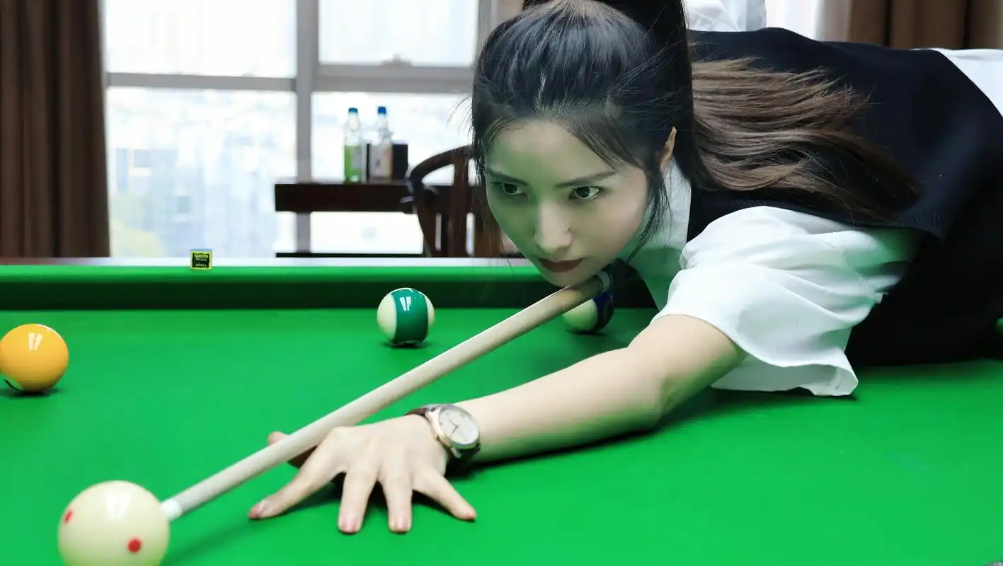 三月台球 相约长腿女神——徐傲芯