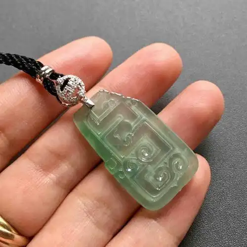 高冰种晴水翡翠龙牌18k白金钻石镶嵌