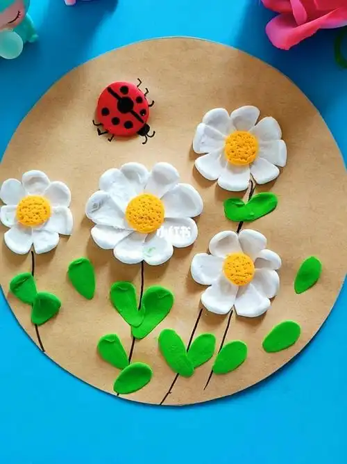 今天到了和孩子用粘土制作小雏菊超级简单