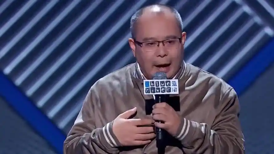 脱口秀大会老田聊夫妻相处方言英语又来了可惜观众没接住